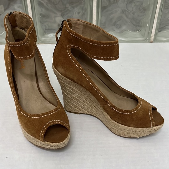 Levity Wedges. Ankle strap. Back zipper. Rope wedge heel. Tan suede. Siz… - Picture 2 of 7